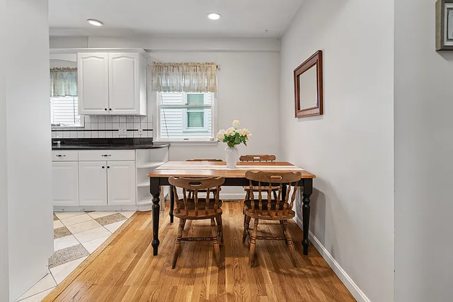 Dining Room - Modern 2 Bedroom Sublet in 4-bed 2-bath on 282 Boston Ave, Unit 1 Apartments