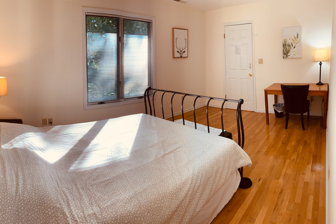 Bedroom - Furnished room for PU affiliate only-Washington Rd-Princeton Junction House