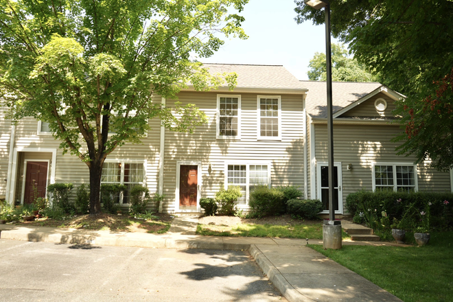 Exterior - 111 Darien Terrace