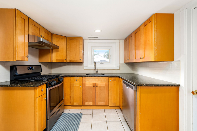 Kitchen - Charming downtown apartment on Spruce St.