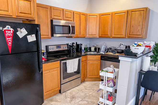 OPEN CONCEPT Living Room/Kitchen - NO FEE!!! HUGE BEDROOMS, CLOSE TO WEST CAMPUS, BABCOCK TRAIN STOP & STAR MARKET!!