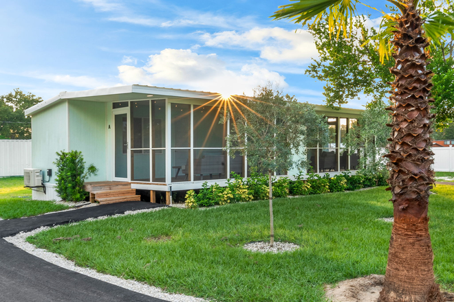 Private Duplex-Style Studio with Screened Porch - Private Studio with Screened Porch