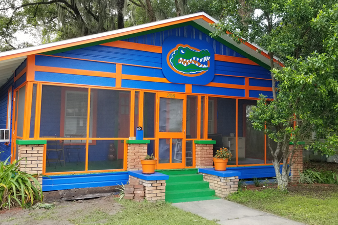 Gator Pride baby! - Walk to campus in minutes, CHARMING Gators Live Here Rentals cottage living, AMPLE parking free