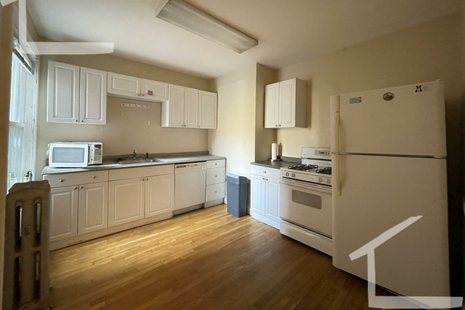 LIVING - 4 BED/2 BATH WITH HEAT AND HOT WATER INCLUDED!
