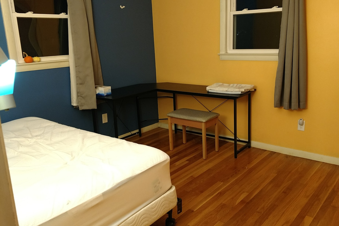 Bedroom - Medium sized room near UMass