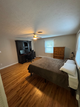 Bedroom - Montrose Furnished 1 Bedroom House