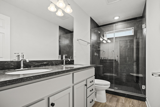 Suite 1 - Private Bathroom - Cleveland Clinic and Case Western - Luxurious Private Suite House