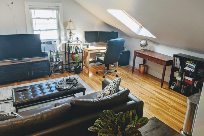 3F room - bright spacious rooms at Central Square Apartments
