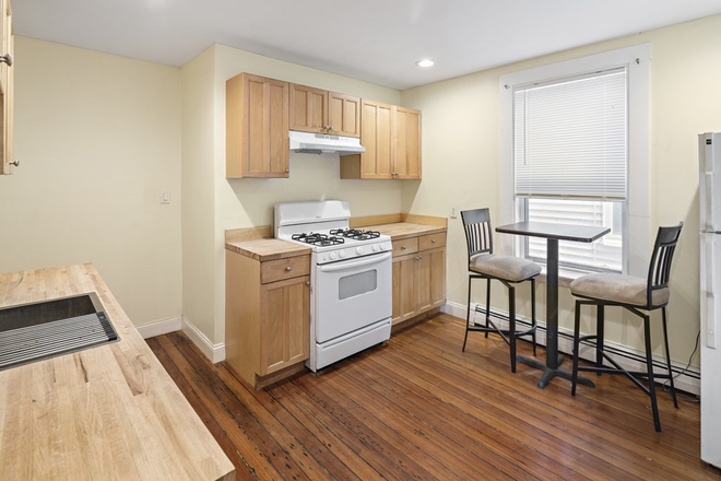 . - Spacious 4 Bed / 2 Bath near campus available  9/1/25!! Apartments