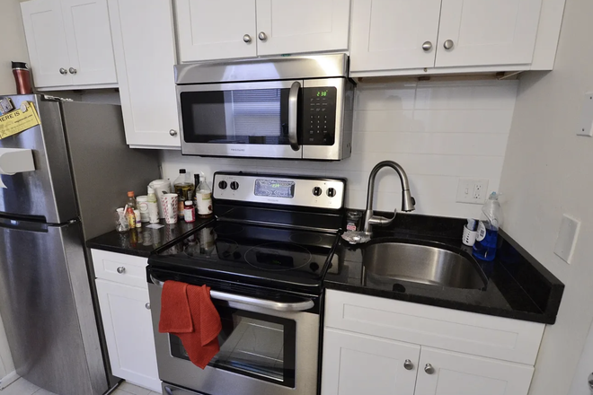 Kitchen - Room for Sublet (less than 0.5 mi from Berklee campus) Apartments
