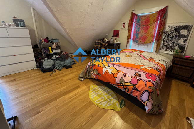 Bedroom #5 - Massive 6 Bed HOUSE!!
