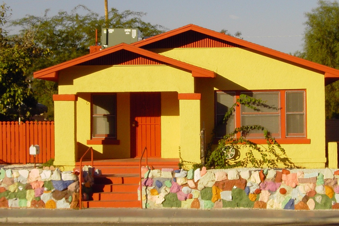 Front Elevation - Close to Campus Studio