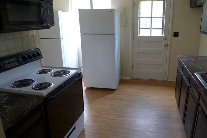 2 - AUGUST PRELEASING: 3665 Moorhead Ave House