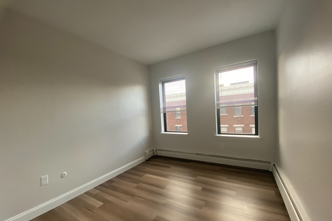 . - Renovated 2bed on Saint Stephen for move in on 2/1