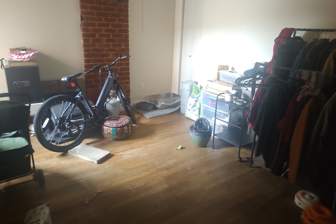 bedroom #3 - 817 N Harrison Street Apartments