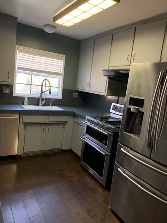 ktichen - Private room with Shared Bathroom  - in a 3 bedroom 2 bath home- FEMALE only