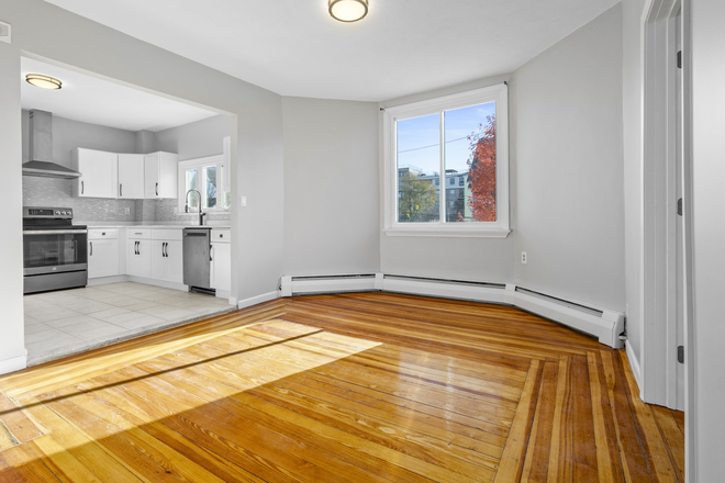 - - Available 9/1!! 5 Bed 2 Bath Newly Renovated w/ Laundry & Parking Apartments