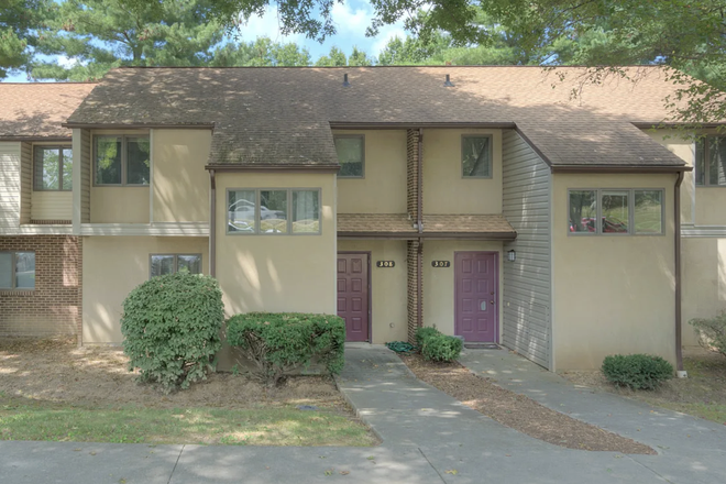 Outside street view - Shenandoah Townhomes