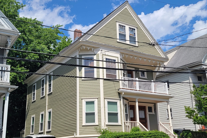 Exterior - Spacious 4-Bed, 2-Bath Bi-Level Apartment Near Porter & Davis Squares. In-unit W/D.