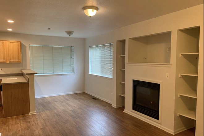 living space - ENTIRE UNIT Great 2 Bedroom Townhouse East of Campus