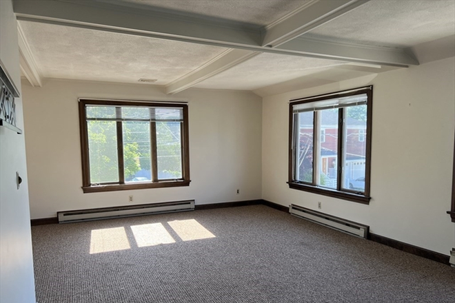 Living Room - 3 Spacious Rooms Available Near Tufts, 10 Min Walk Townhome