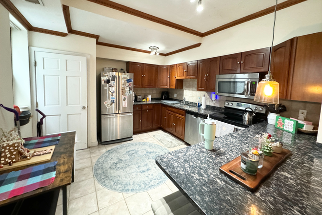 Kitchen - Huge 3 bed one bath condo on Gainsborough St with in unit laundry