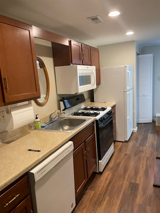 kitchen/eating counter - Quiet student living - efficiency unit located in historic home w/private entrance i
