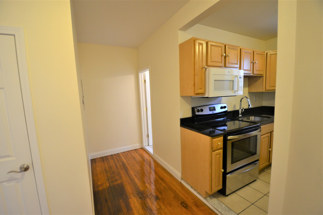 Living - 2 Separate Bedrooms Eat in Kitchen in Haviland St 9/1/26 Apartments