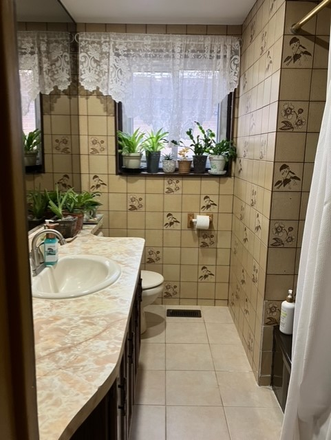 Shared Bathroom - Private rooms for rent in a shared house at Thicketwood Drive