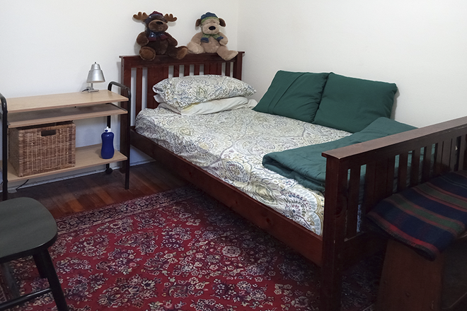 Private Middle Bedroom AVAILABLE - Welcome Visiting Scholars, to Your Private Furnished Bedroom in Shared House, Utilities Included.