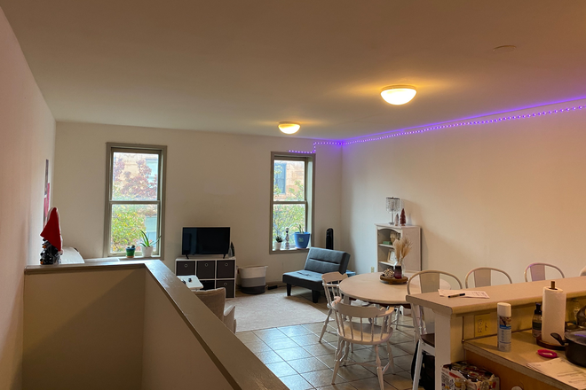 Living Room - 4/5 Bed, 2 Bath, Beautiful Common Areas, In-Unit Laundry, Central Air, IN Patrol Zone, Big Bedroom Apartments