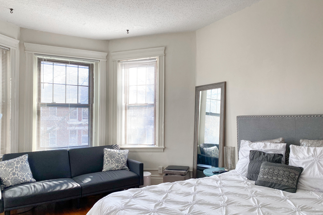 Bedroom - 2 Bedroom with heat and hot water included