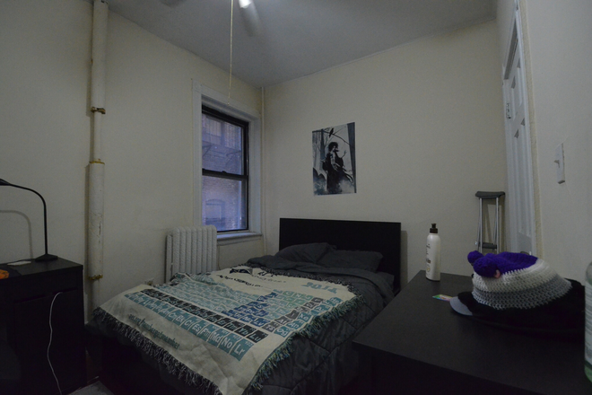 Bedroom - 3 Bed Available 9/1/26! *CONTACT NOAH 603-470-8181 Apartments