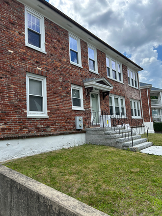 Outside - Room for Rent in 3 BR/1BA Apartment, Starting August 1