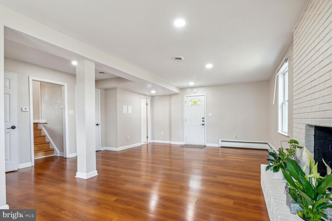 lv - Walk to campus (10mins walk) House