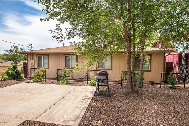 Backyard - 4 Bed / 2 Bath House - Walking Distance to NAU and Downtown