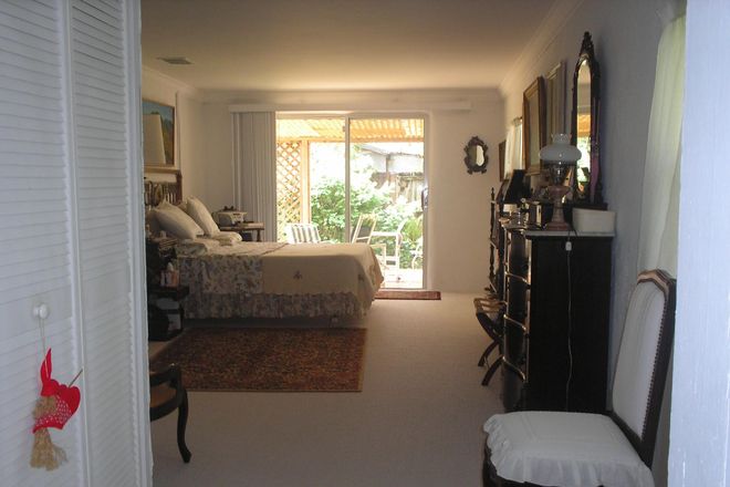 master suite - AVOID MIAMI TRAFFIC & CAMPUS PARKING - 2 blocks from UM, spacious 2400 sf 3/2 house w/ private yard!