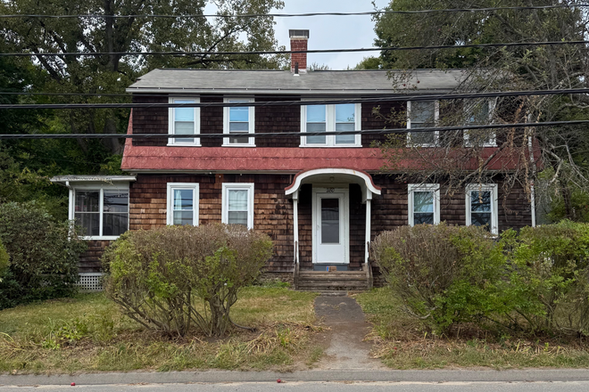 Street view - Looking for 2 female sub-letters for spring 2026, 5 bedroom house in Amherst, close to campus!