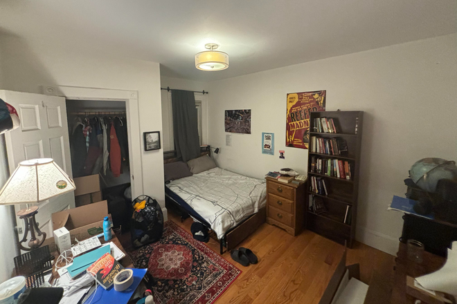 Bedroom - Subletting Room SUPER CLOSE to Campus Townhome