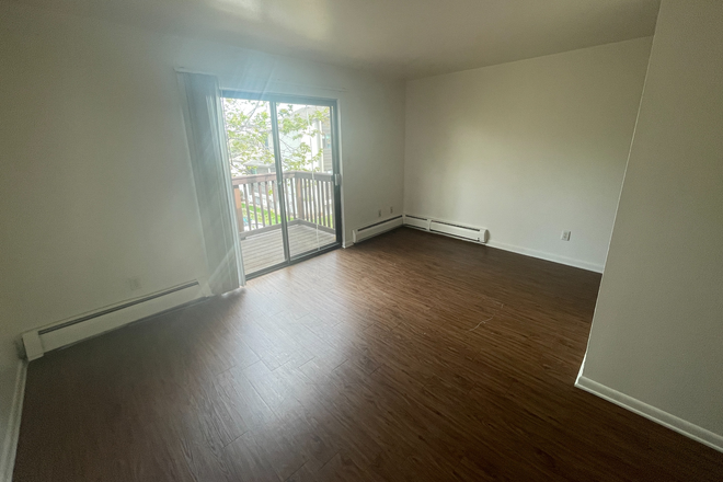 3 - Available 6/5: 3590 Arthur Ct. #6 Apartments