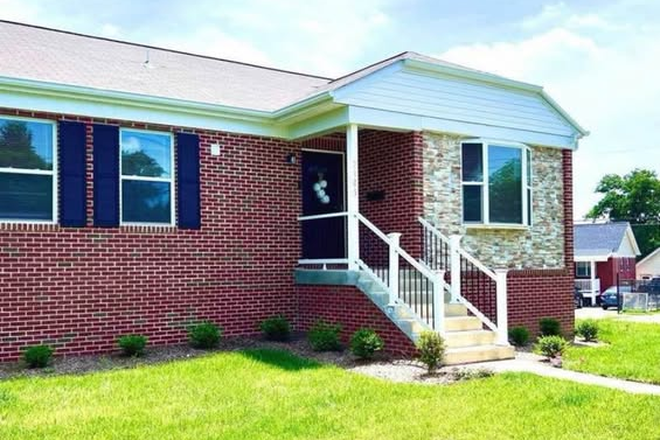 Property Entrance - Premium 4BR/3BA House Near UMD - $3600 Total Rent ($900 Per Bedroom)