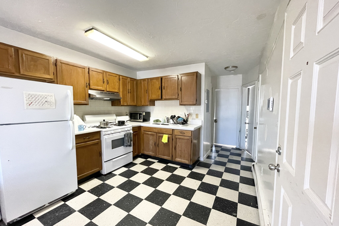 ... - SPACIOUS 3 BEDS/1 BATH WITH RENOVATED KITCHEN AND BATH Apartments