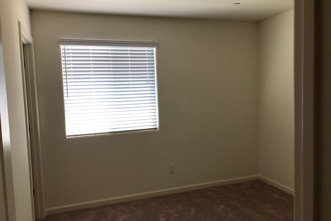 Available $550 Single bedroom with walk-in closet - $550/Mo Available For Rent Immediately within 3 miles of UCM Campus (Text 650-251-9242) House