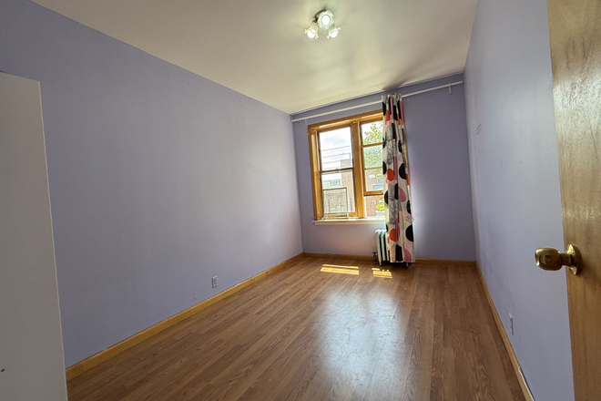 Medium Medroom - $2,500/month | Affordable 3BR Near NYU | Heat & Wi-Fi Included | No Fee Apartments