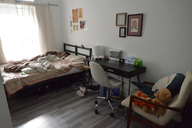 Room 2 - Spacious 3 Bed (2 BR Split) 1 bath on Peterborough St — Avail 9/1/26 · Text/Call 385-722-73 Apartments