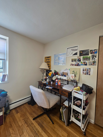 desk - Coolidge Corner Second Bedroom Apartments