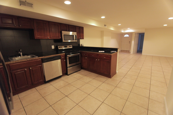 Living Room - OCP - 5/6 Bed 3 Bath Unit On Best Off Campus Block Apartments