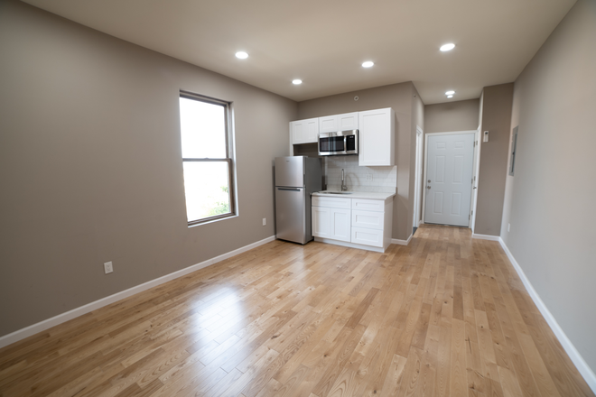 Kitchen - Spacious and Bright 1 Bed Steps From Campus