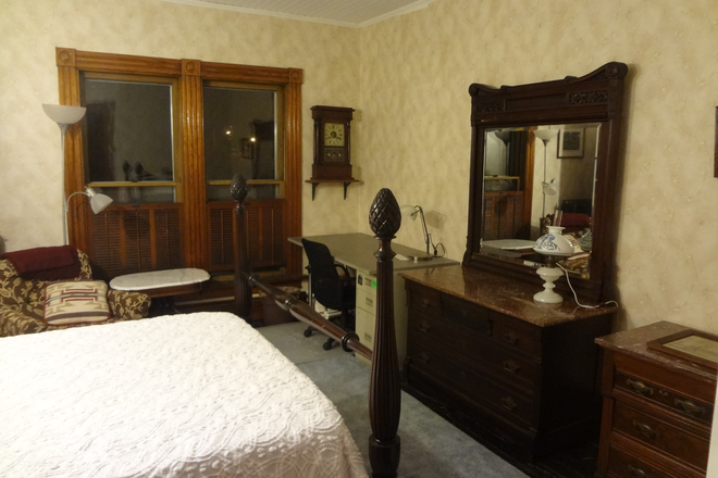 Second floor bedroom with two windows - The brick castle House