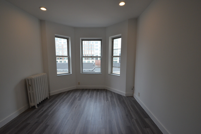 Bedroom 1 - 3 Bed on Peterborough St - Available 9/1/26 Apartments